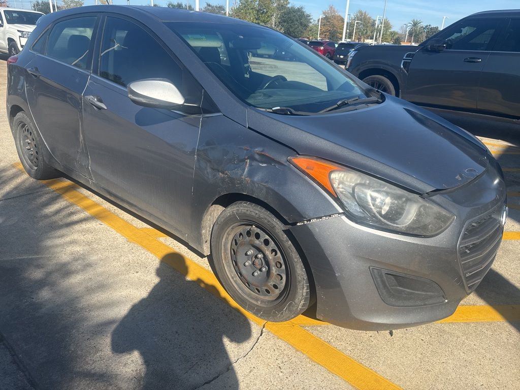 Used 2017 Hyundai Elantra GT image 3