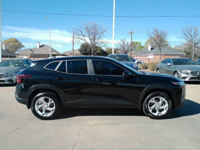 Used 2025 Chevrolet Trax LS w/ LS Convenience Package image 5