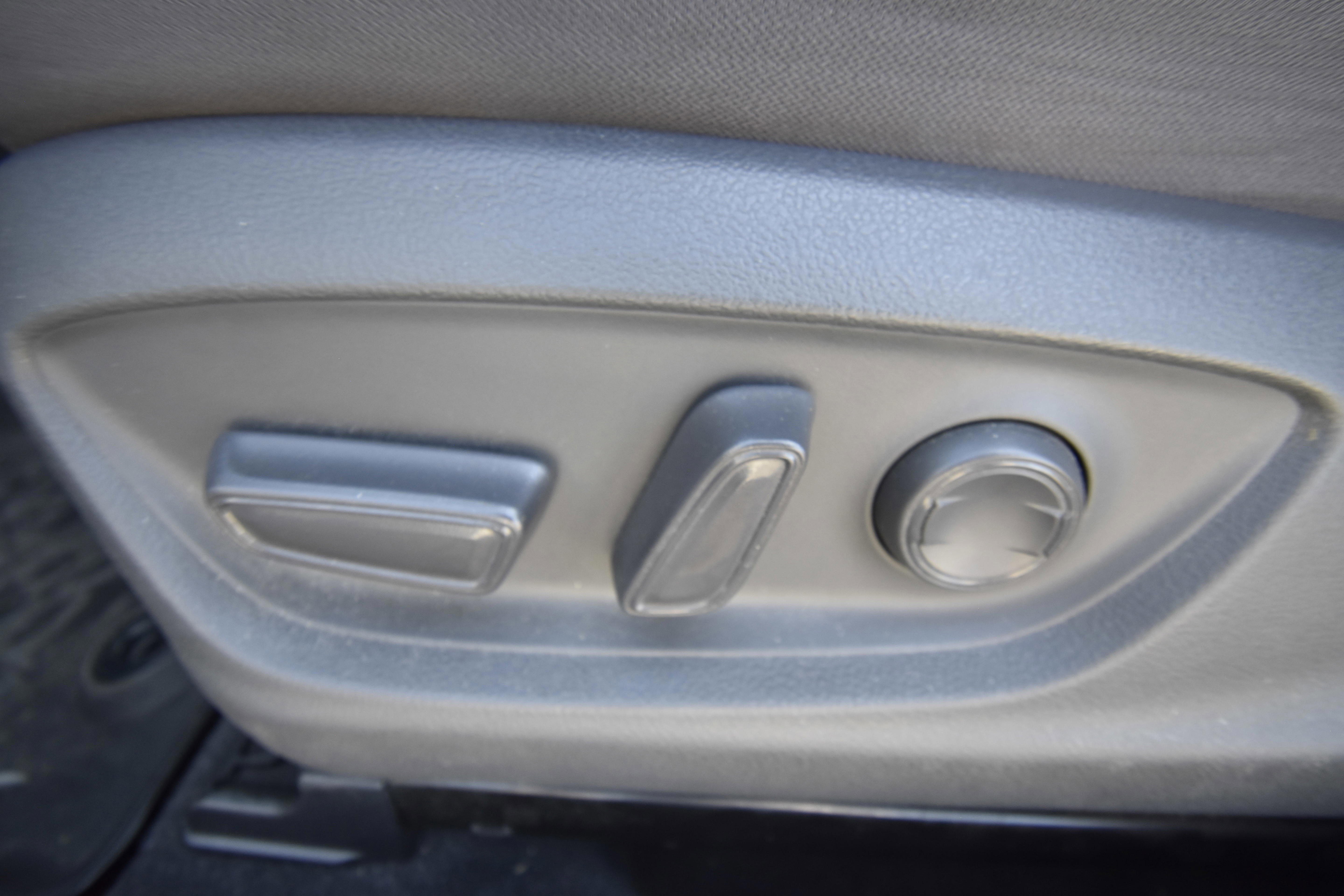 Used 2019 Toyota Camry LE image 10