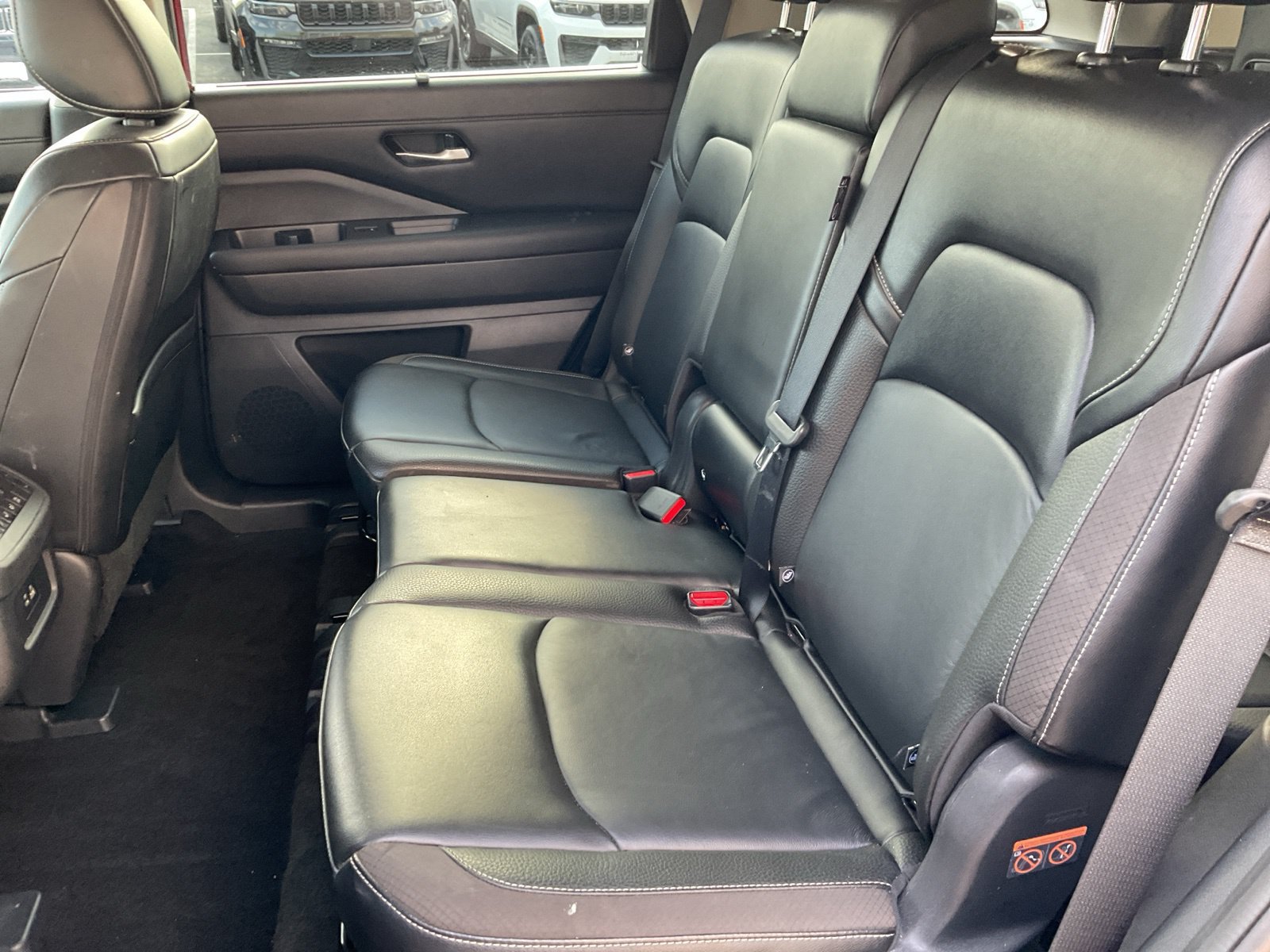 Used 2024 Nissan Pathfinder SL FWD image 28