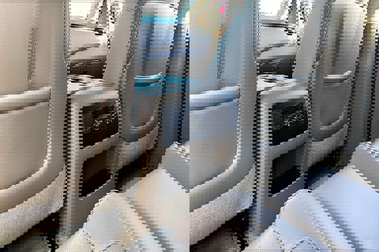 Used 2015 GMC Yukon SLT image 34