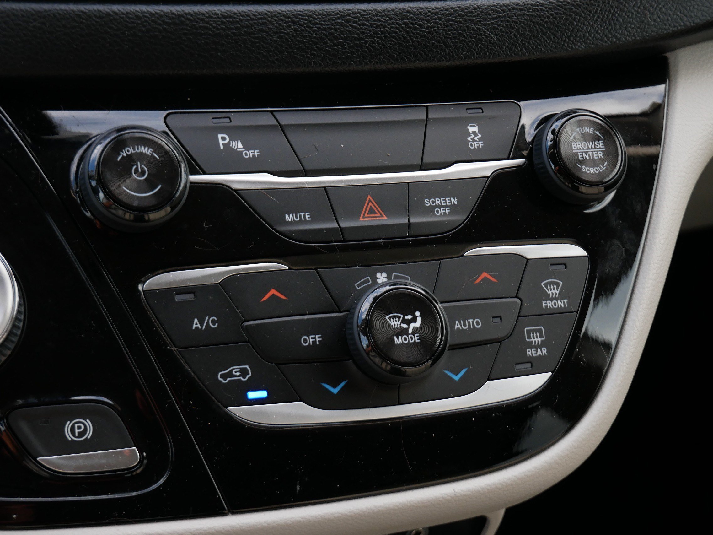Used 2018 Chrysler Pacifica Touring Plus FWD image 23