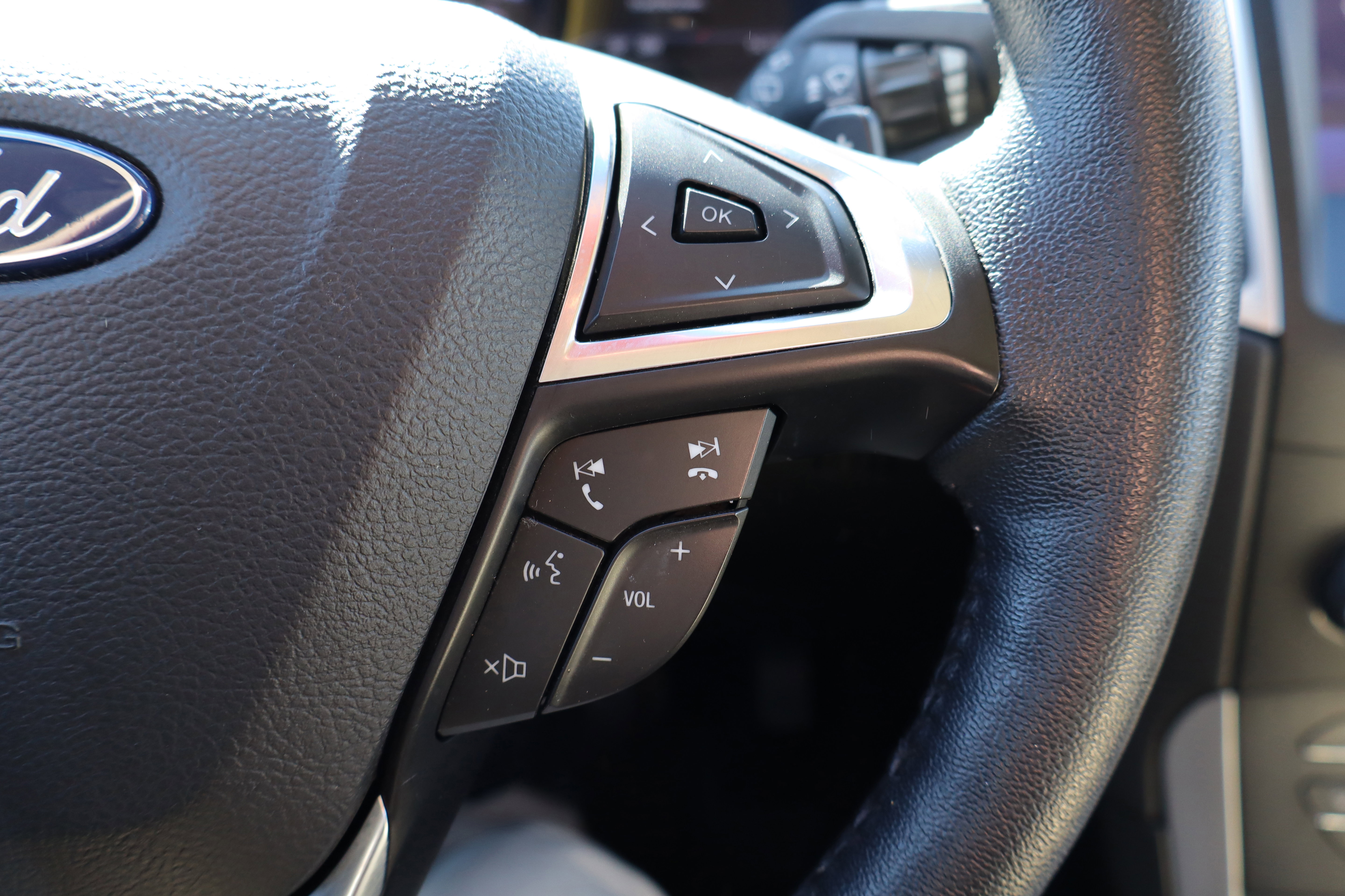 Used 2020 Ford Edge SEL w/ Convenience Package image 17