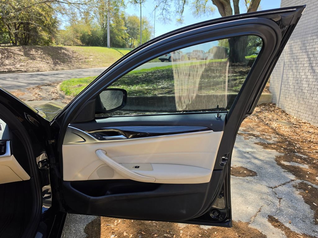 Used 2018 BMW 530e 530e iPerformance image 46