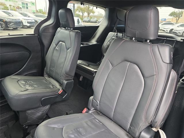 Used 2020 Chrysler Pacifica Touring-L image 12