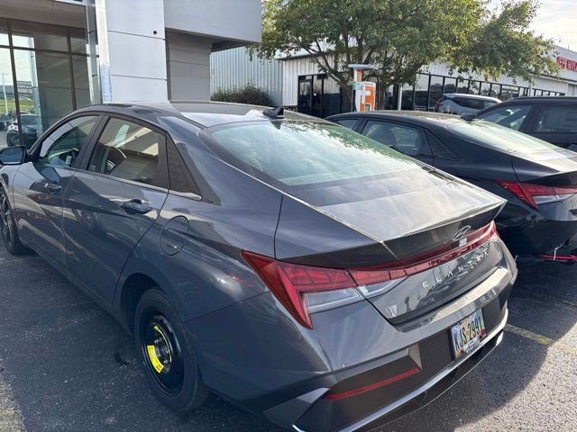 Used 2024 Hyundai Elantra SEL w/ Convenience Package FWD image 3