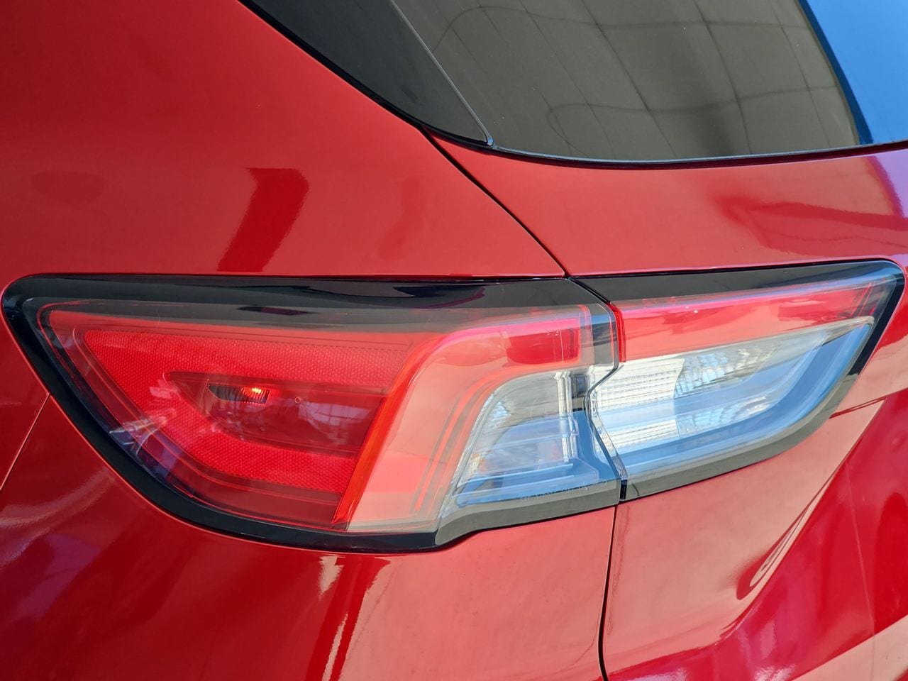 Used 2022 Ford Escape SE w/ SE Sport Appearance Package FWD image 41