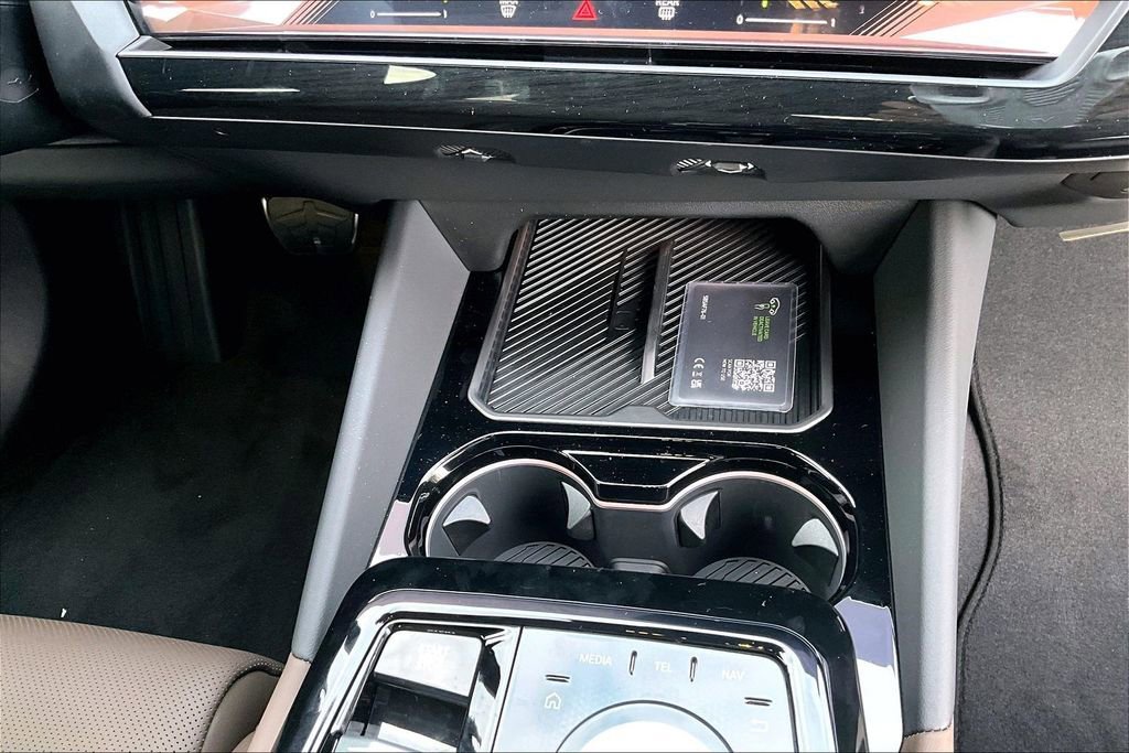 New 2026 BMW 550e xDrive image 18