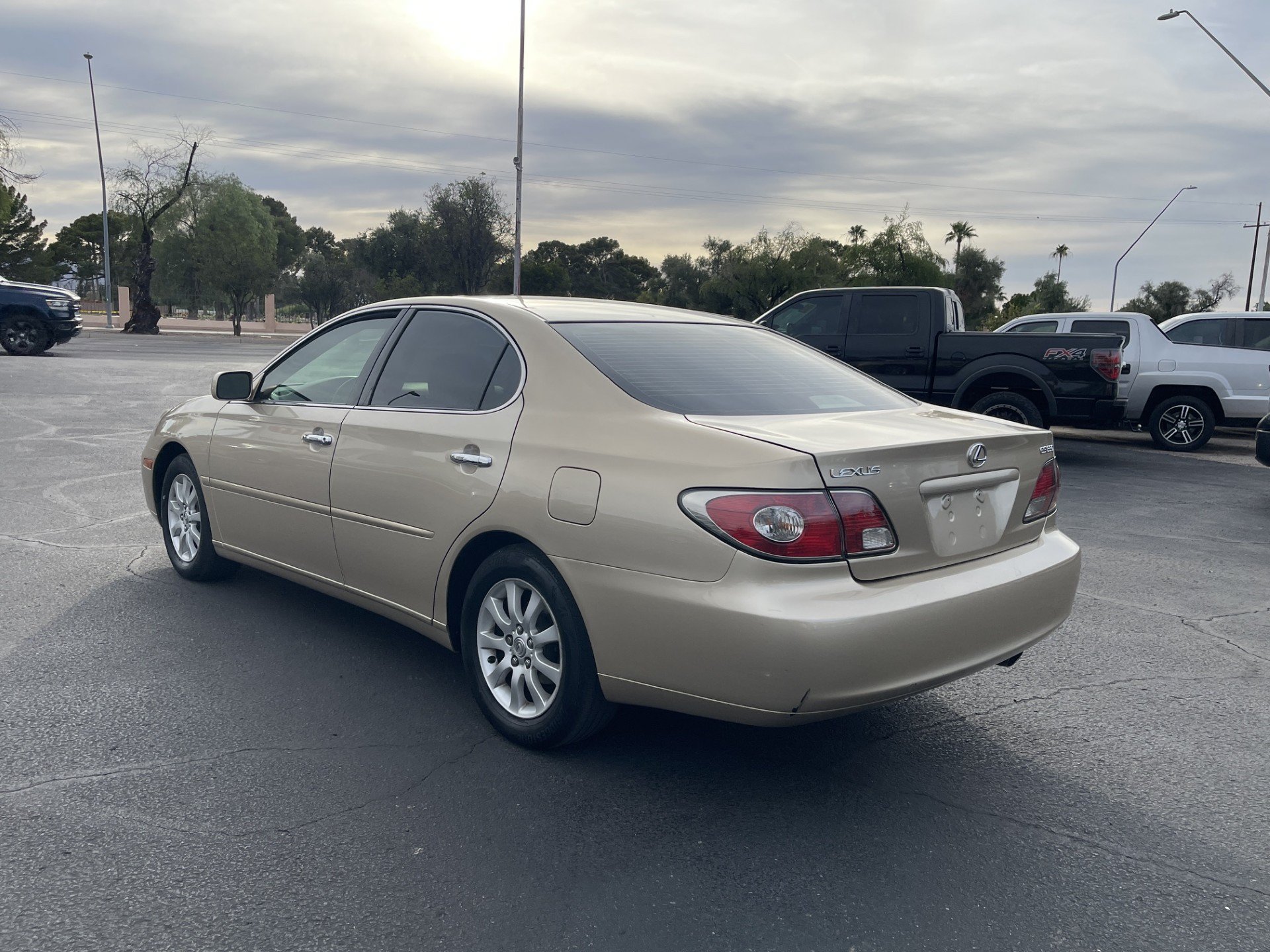 Used 2004 Lexus ES 330 FWD image 3