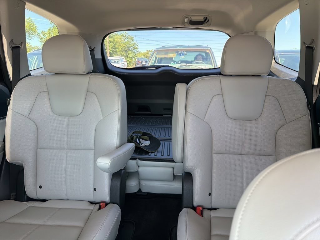 Used 2023 Kia Telluride EX w/ EX Captain's Chair Package AWD/4WD image 6