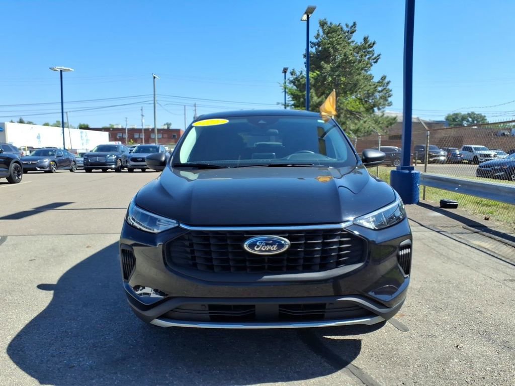 Used 2023 Ford Escape Active AWD/4WD image 3