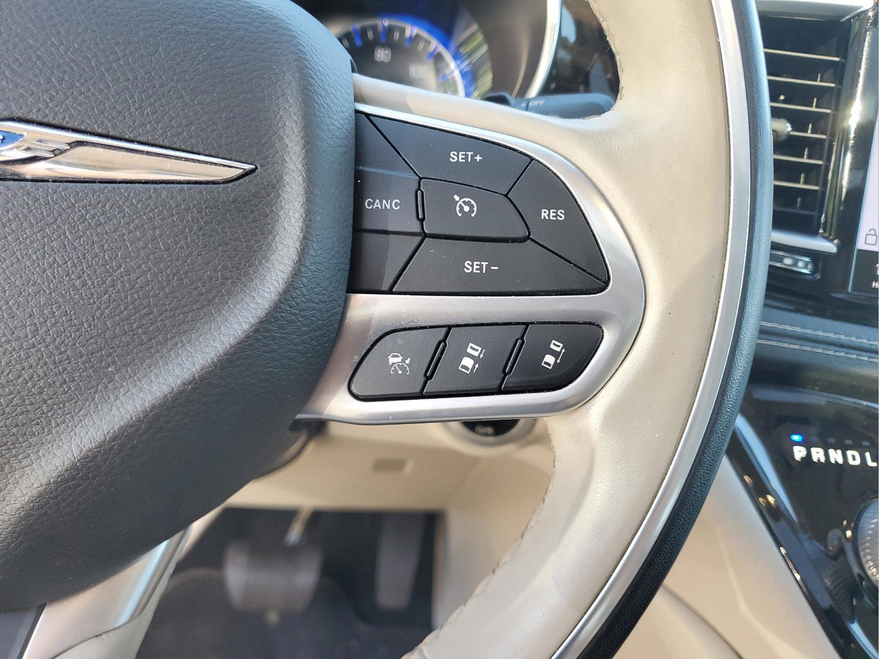 Used 2021 Chrysler Pacifica Limited AWD/4WD image 22