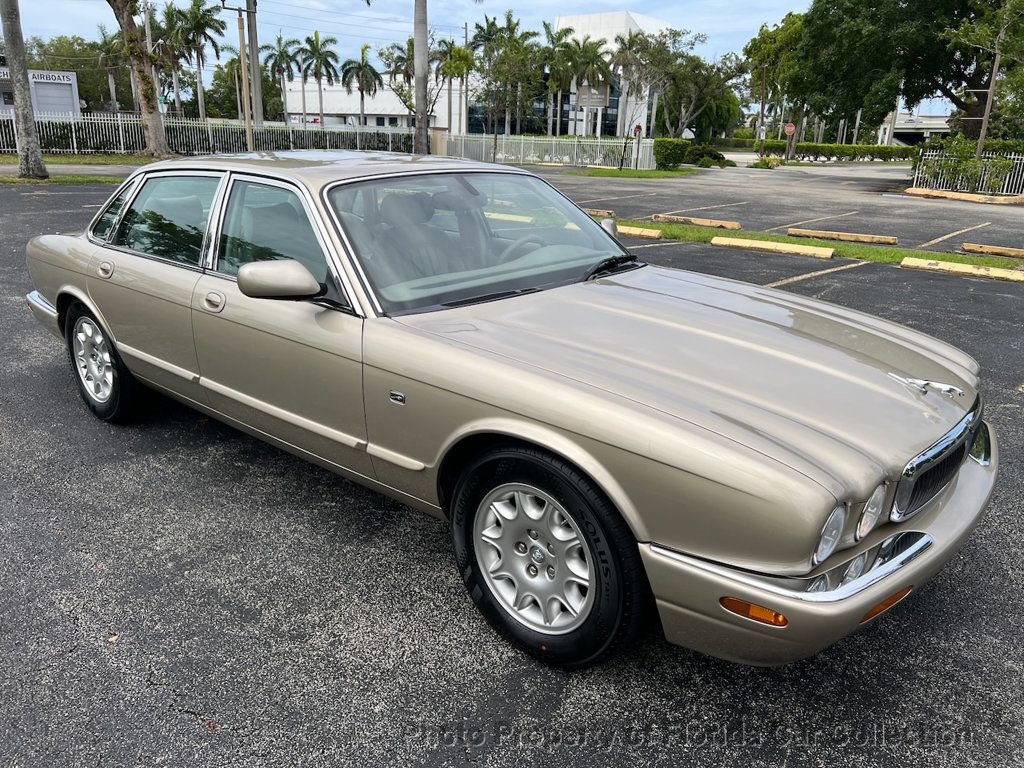 Used 2000 Jaguar XJ8 image 2