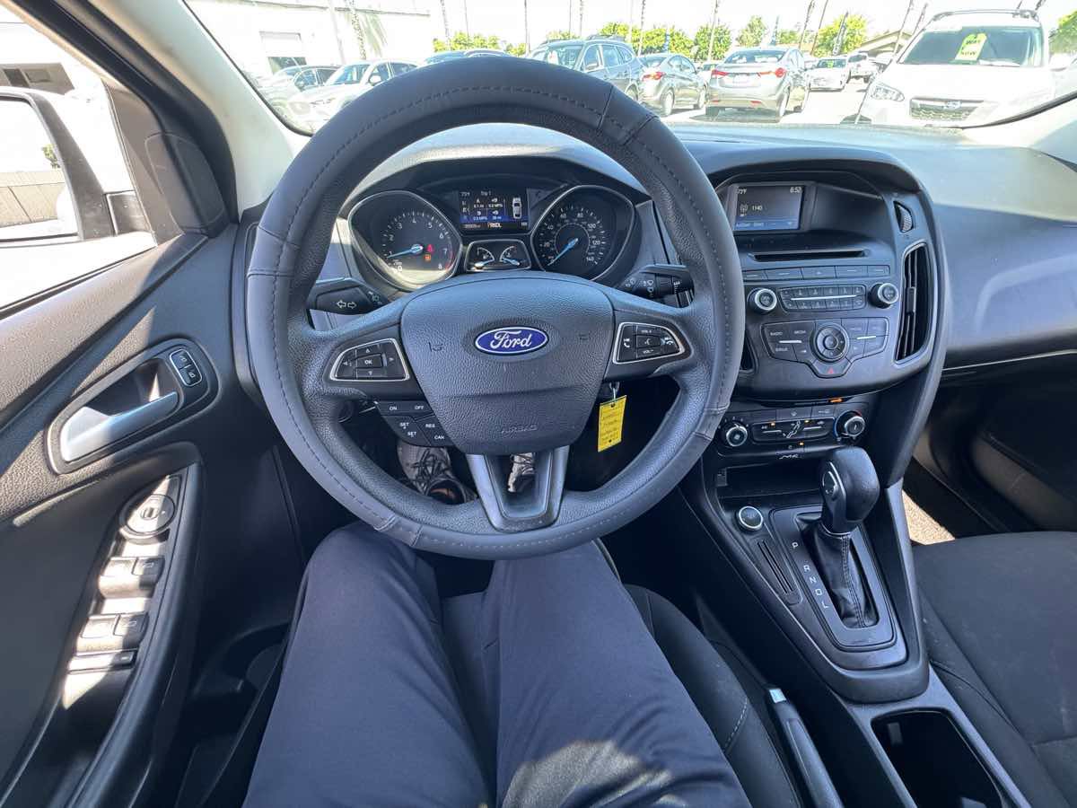 Used 2017 Ford Focus SE FWD image 28