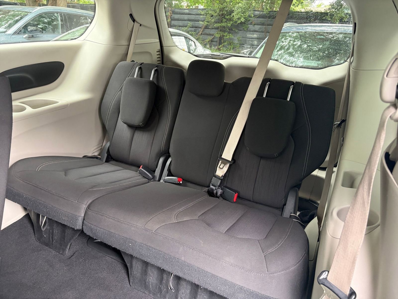 Used 2022 Chrysler Voyager LX FWD image 31