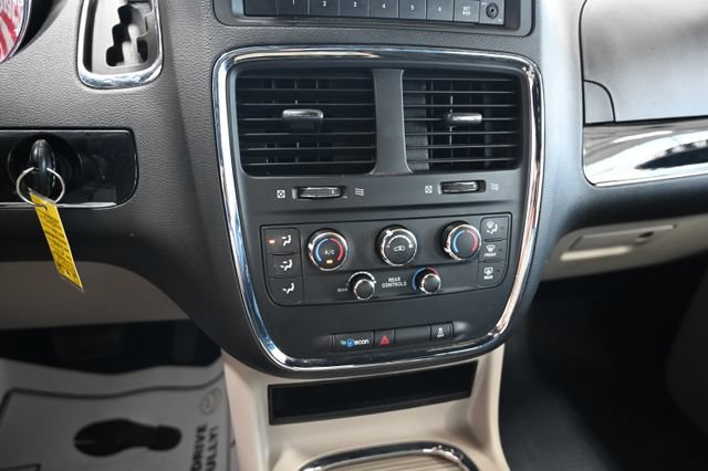Used 2017 Dodge Grand Caravan SXT FWD image 17