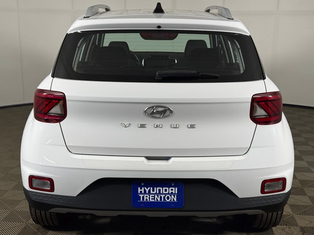 Used 2021 Hyundai Venue SEL w/ Premium Package FWD image 12