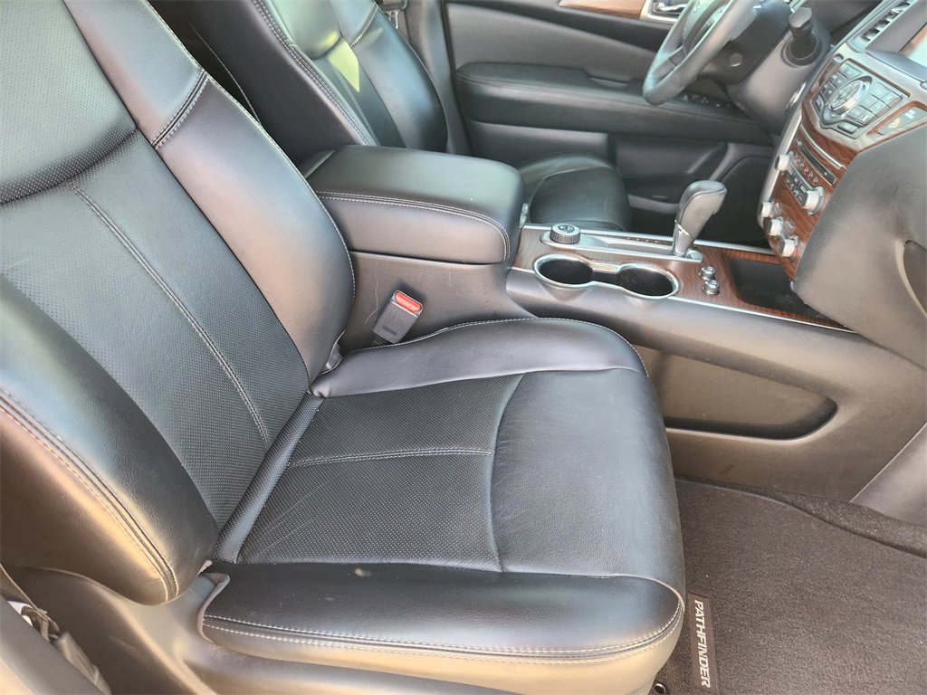 Used 2018 Nissan Pathfinder Platinum image 13