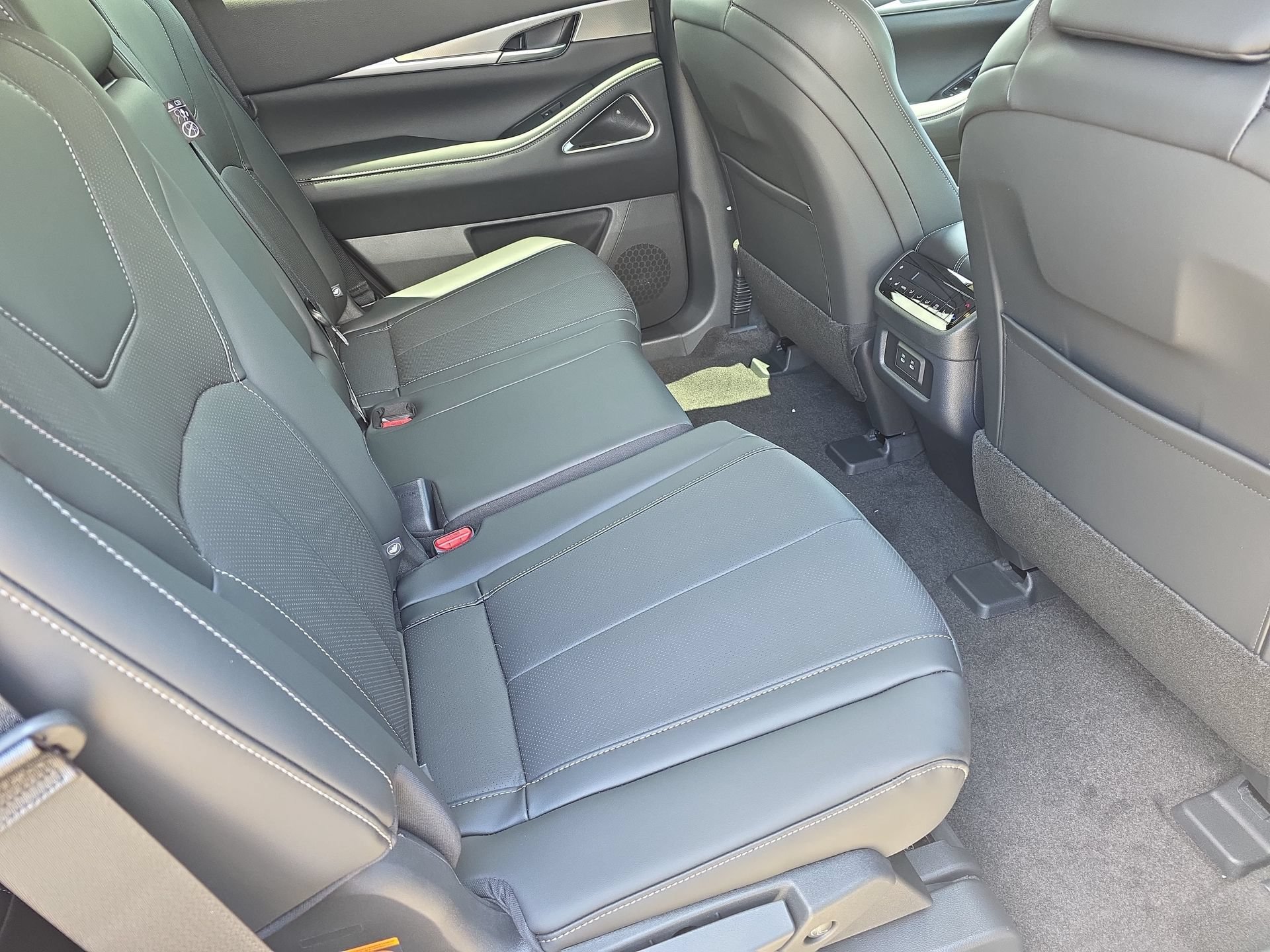 New 2027 INFINITI QX60 Luxe w/ Cargo Package FWD image 11