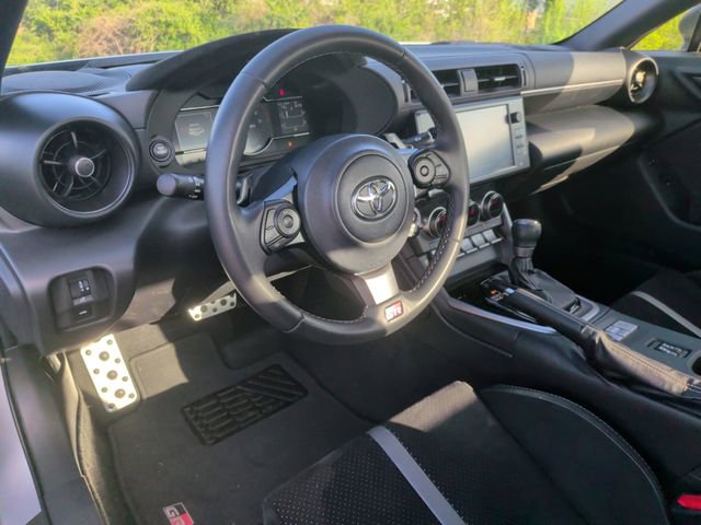 Used 2025 Toyota GR86 Premium w/ Performance Package image 14