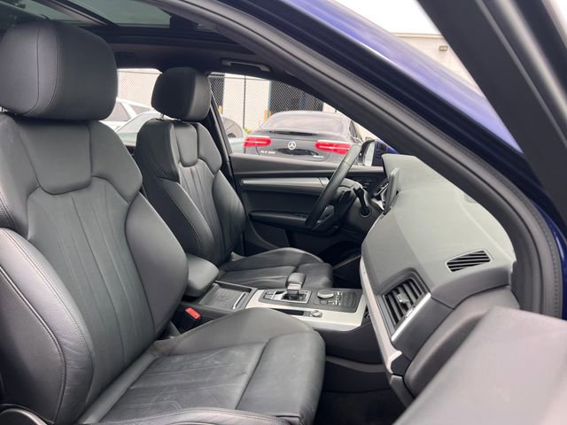 Used 2020 Audi Q5 2.0T Premium w/ Titanium Sport Package AWD/4WD image 31