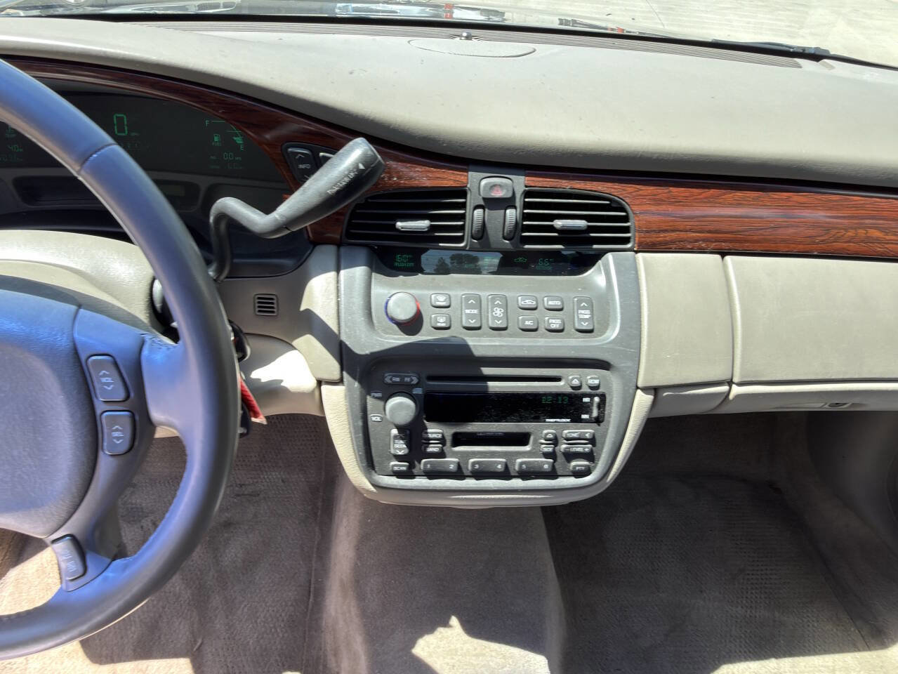 Used 2003 Cadillac De Ville w/ Comfort & Convenience Package FWD image 56