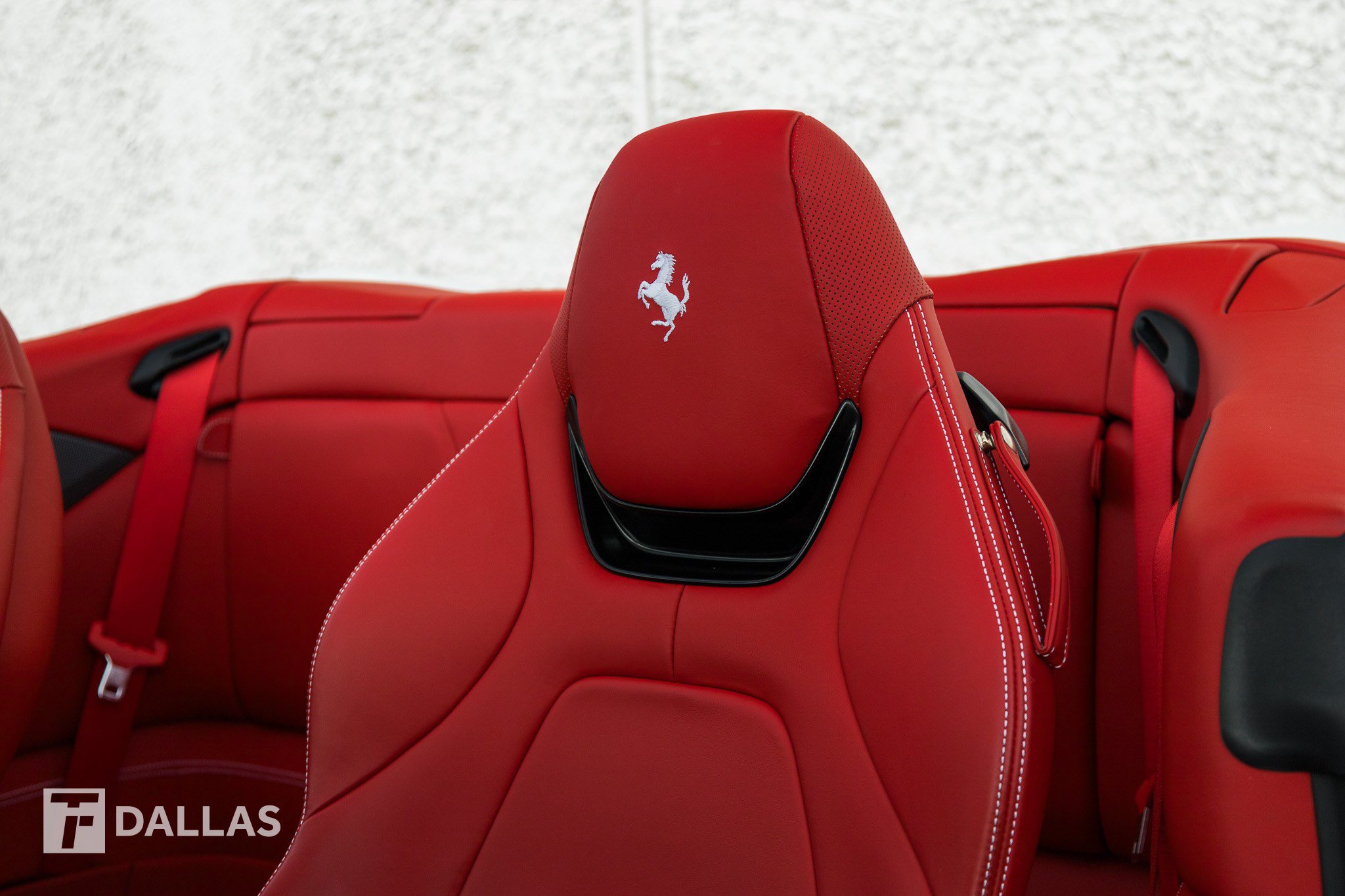 Used 2019 Ferrari Portofino RWD image 22