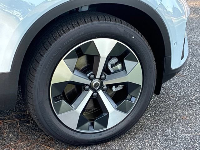 New 2026 Volvo XC40 B5 Plus w/ Protection Package Premier AWD/4WD image 17