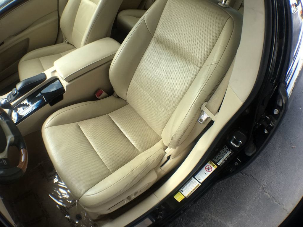 Used 2013 Lexus ES 300h w/ Luxury Pkg FWD image 14