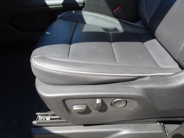 Used 2023 GMC Yukon SLT AWD/4WD image 9