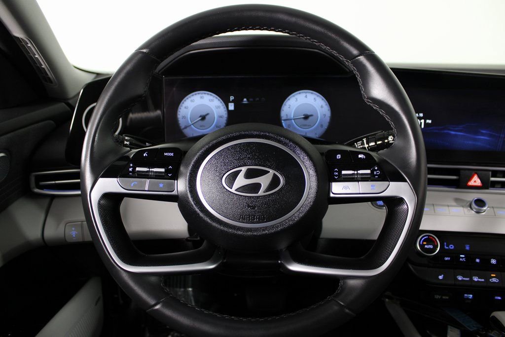 Certified 2025 Hyundai Elantra Limited image 8