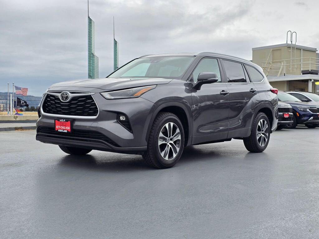 Used 2023 Toyota Highlander XLE FWD image 7