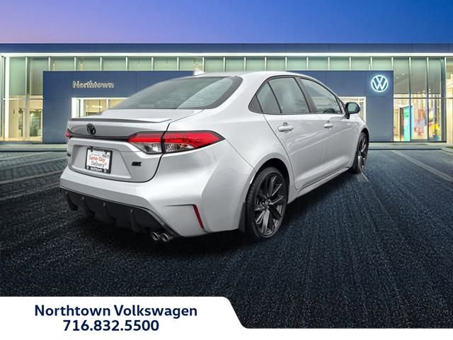 Used 2024 Toyota Corolla SE w/ SE Premium Package image 3
