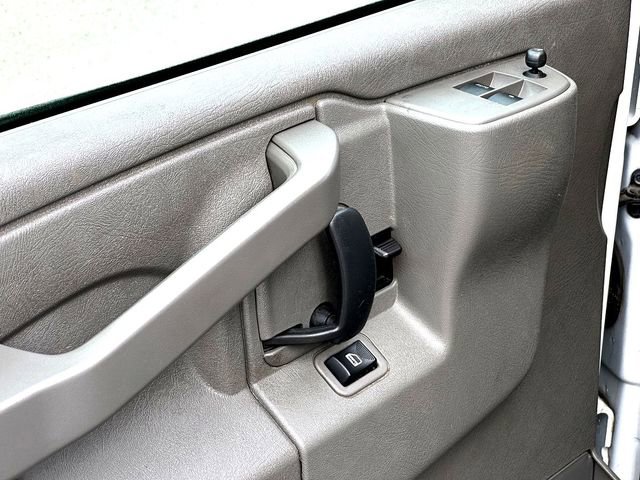 Used 2022 GMC Savana 3500 Extended w/ Driver Convenience Package image 11