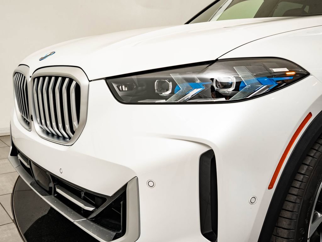 New 2026 BMW X5 xDrive50e AWD/4WD image 3