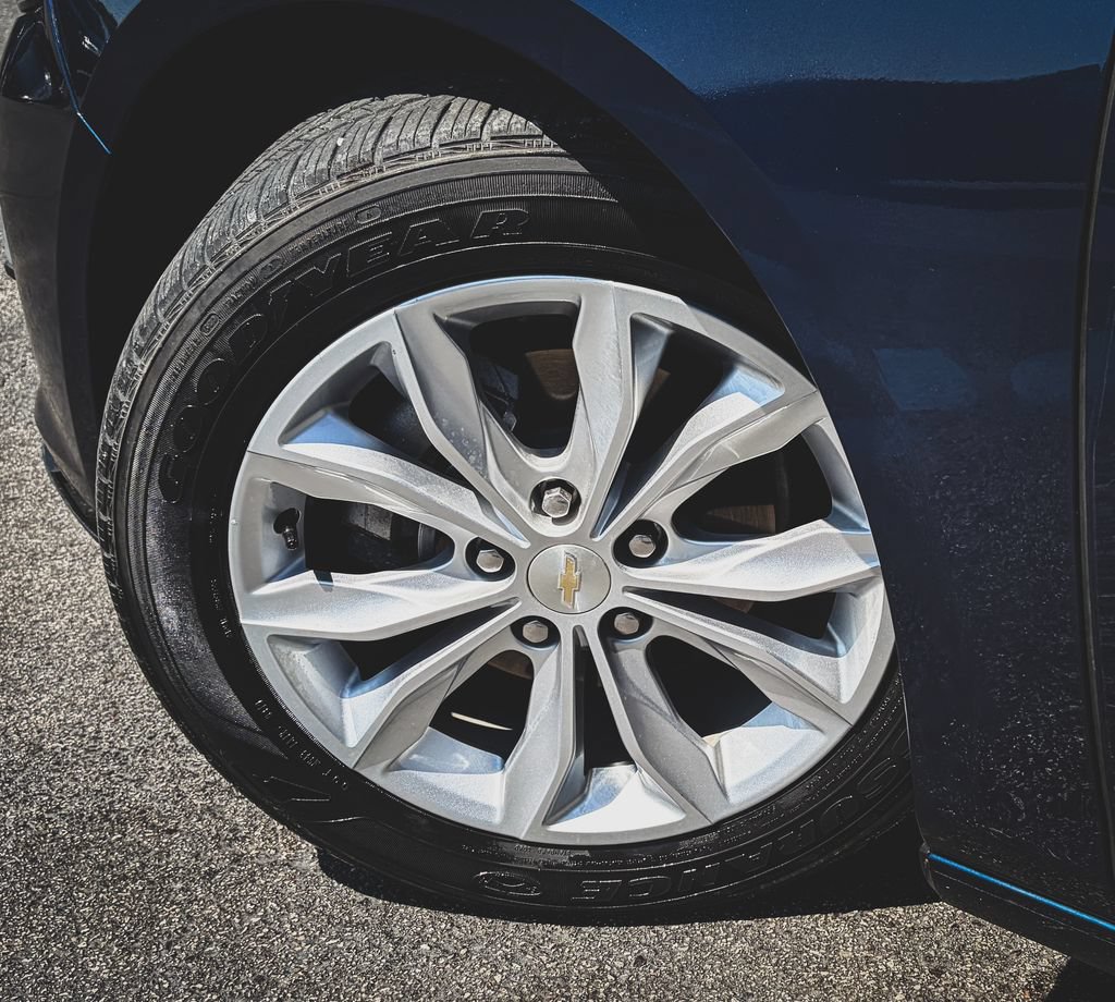 Used 2019 Chevrolet Malibu Hybrid w/ Leather Package FWD image 21