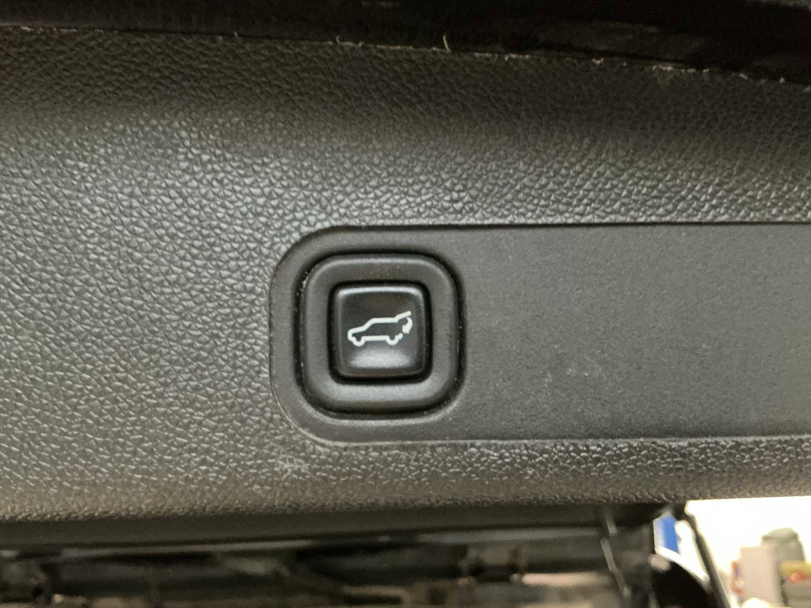 Used 2013 GMC Yukon Denali image 34