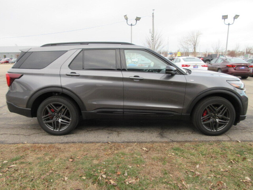Used 2025 Ford Explorer ST-Line w/ Premium Package image 6