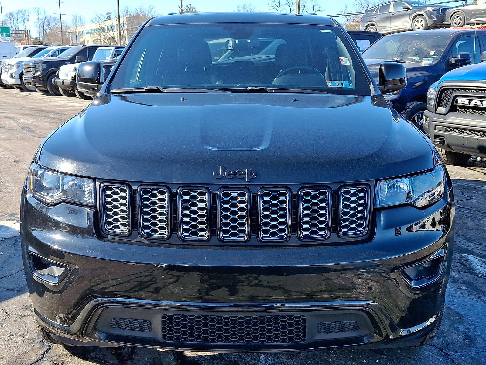 Used 2022 Jeep Grand Cherokee Laredo X image 2