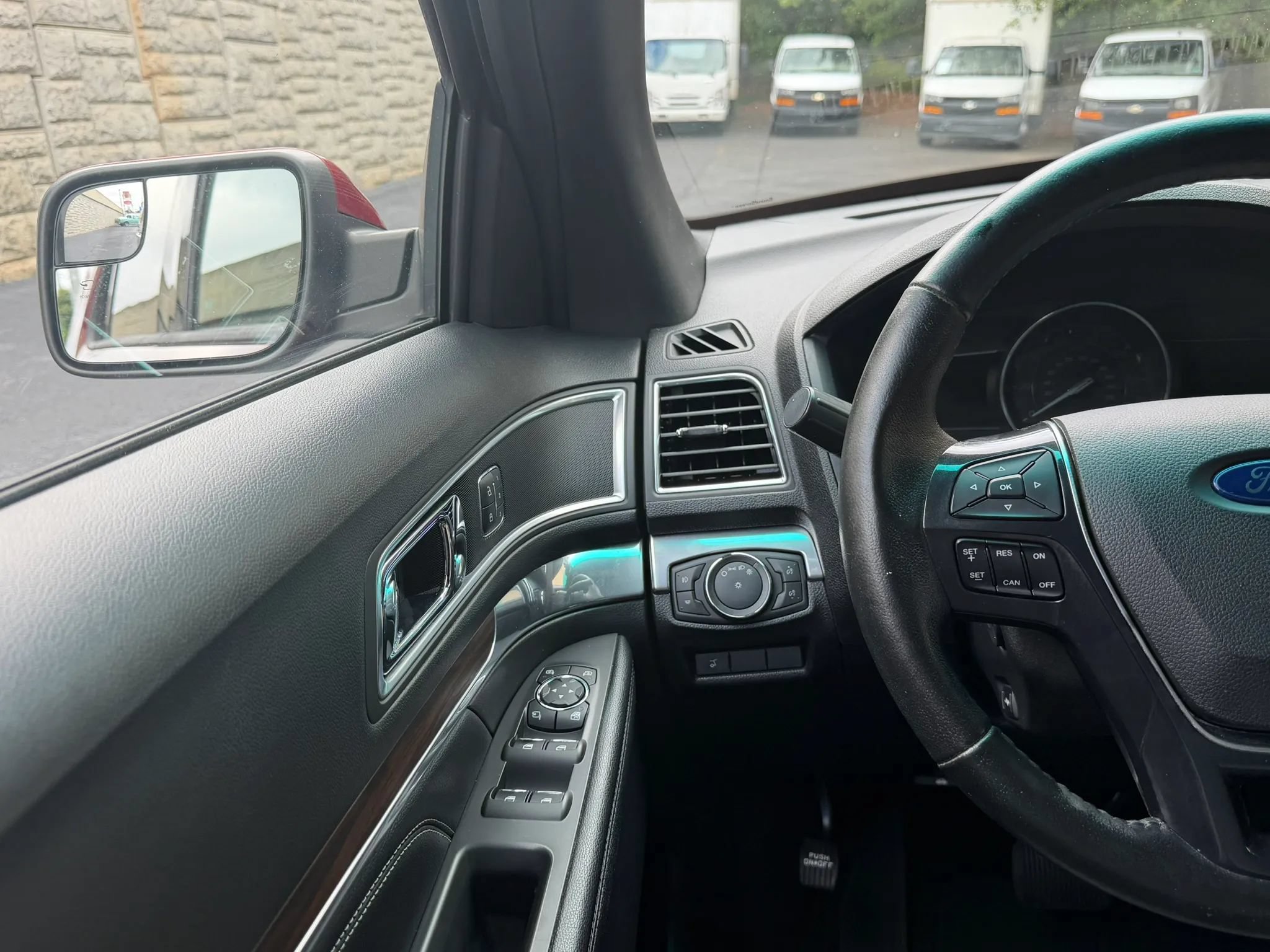 Used 2017 Ford Explorer Limited FWD image 18