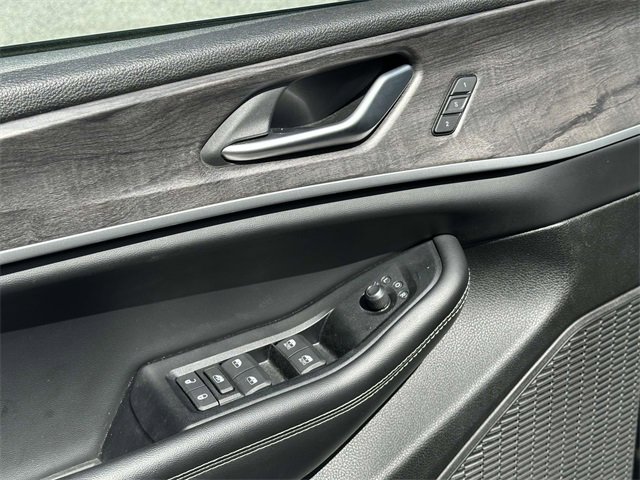 Used 2024 Jeep Grand Cherokee Limited image 28