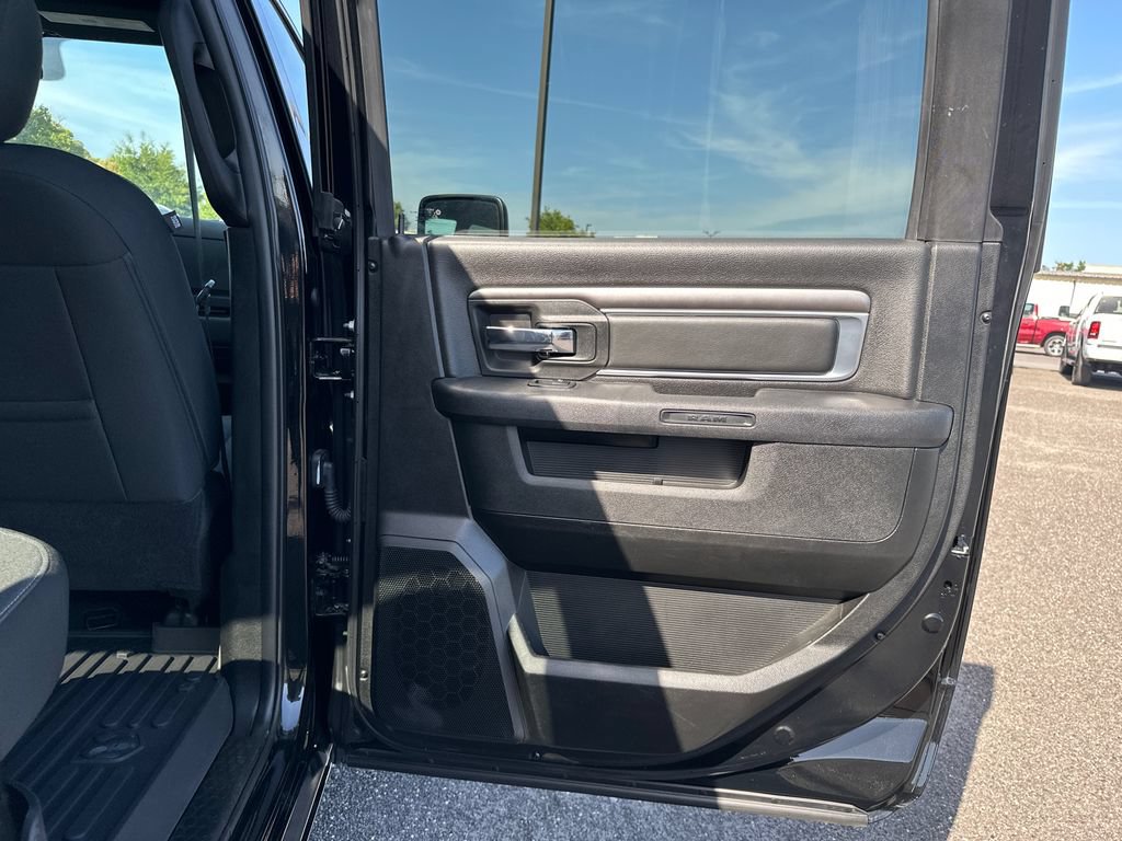 Used 2024 RAM 1500 Warlock AWD/4WD image 15