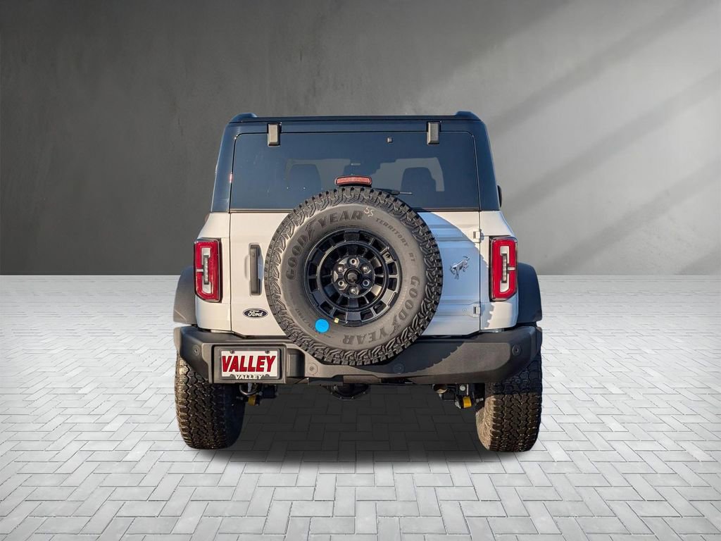 New 2026 Ford Bronco Outer Banks w/ Sasquatch Package image 8
