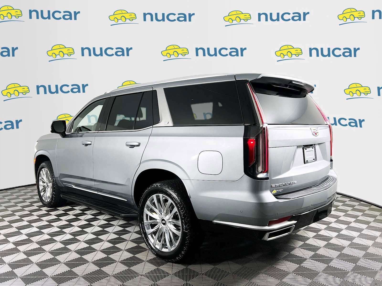 Used 2023 Cadillac Escalade Premium Luxury image 5