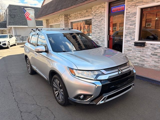 Used 2020 Mitsubishi Outlander SE AWD/4WD image 3