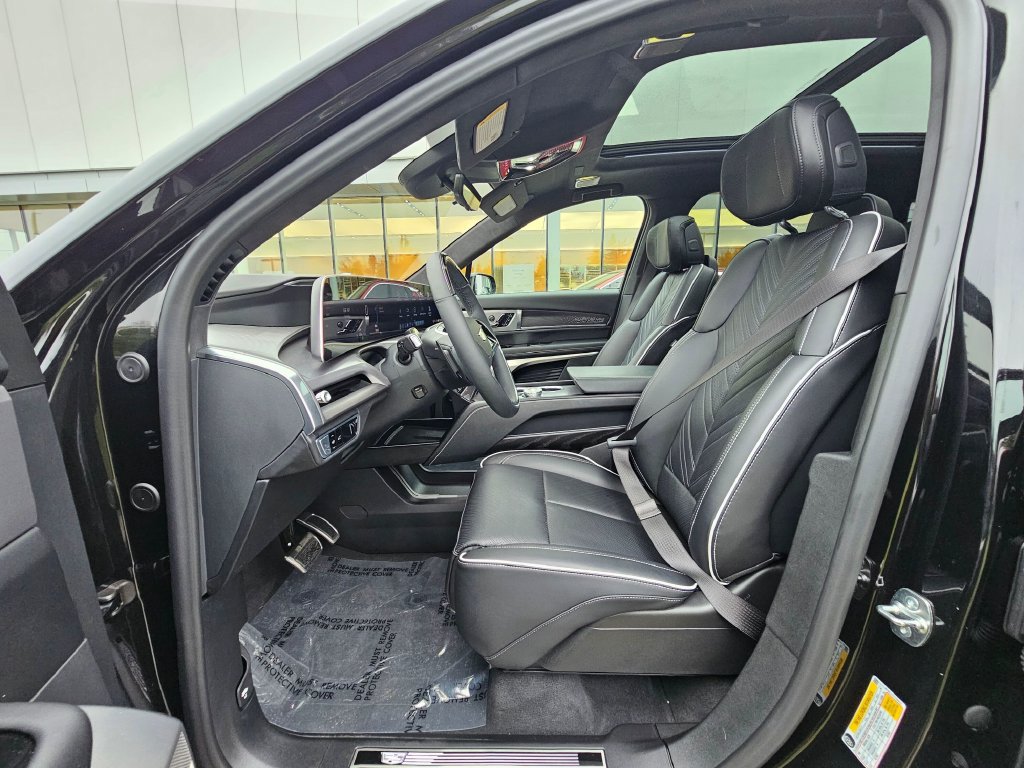 Certified 2026 Cadillac Vistiq Sport w/ LPO, Floor Liner Package AWD/4WD image 21