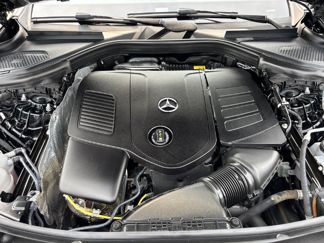 Used 2025 Mercedes-Benz GLC 350e 4MATIC image 31