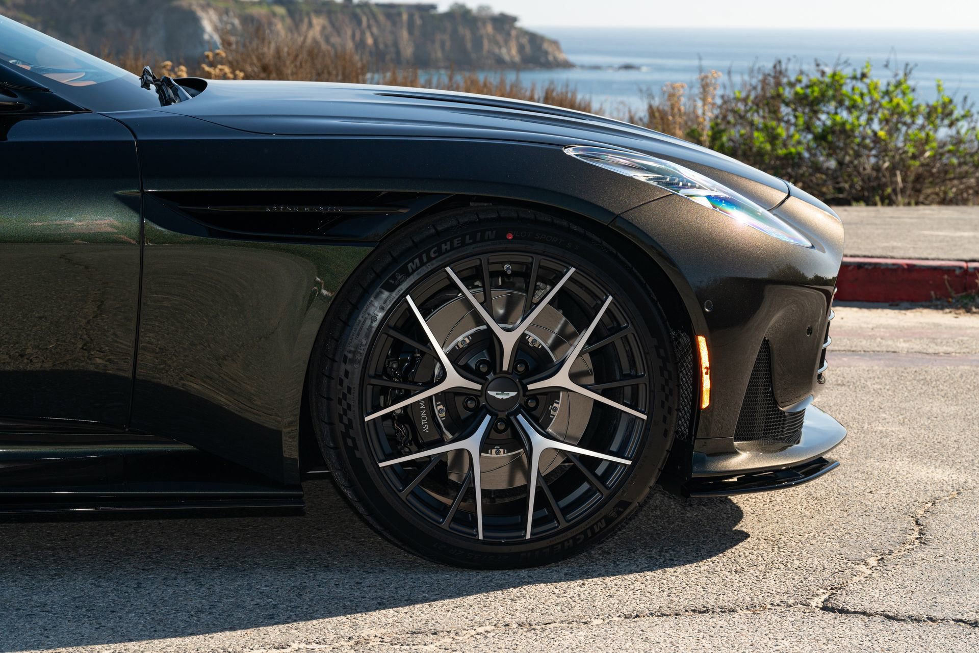 Used 2025 Aston Martin DB12 Convertible RWD image 25