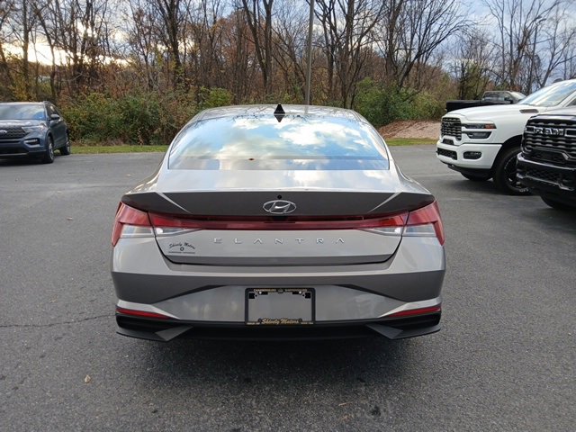 Used 2023 Hyundai Elantra SEL image 5