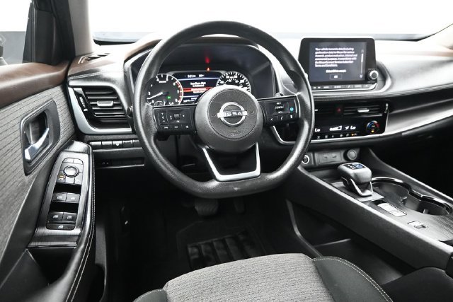 Used 2022 Nissan Rogue SV FWD image 16